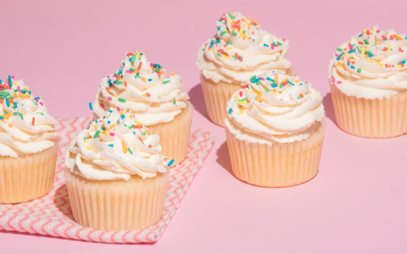 Bánh Cupcake với đa dạng màu sắc
